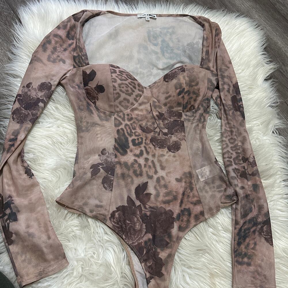 Fashion nova medium beige Sexy body suit